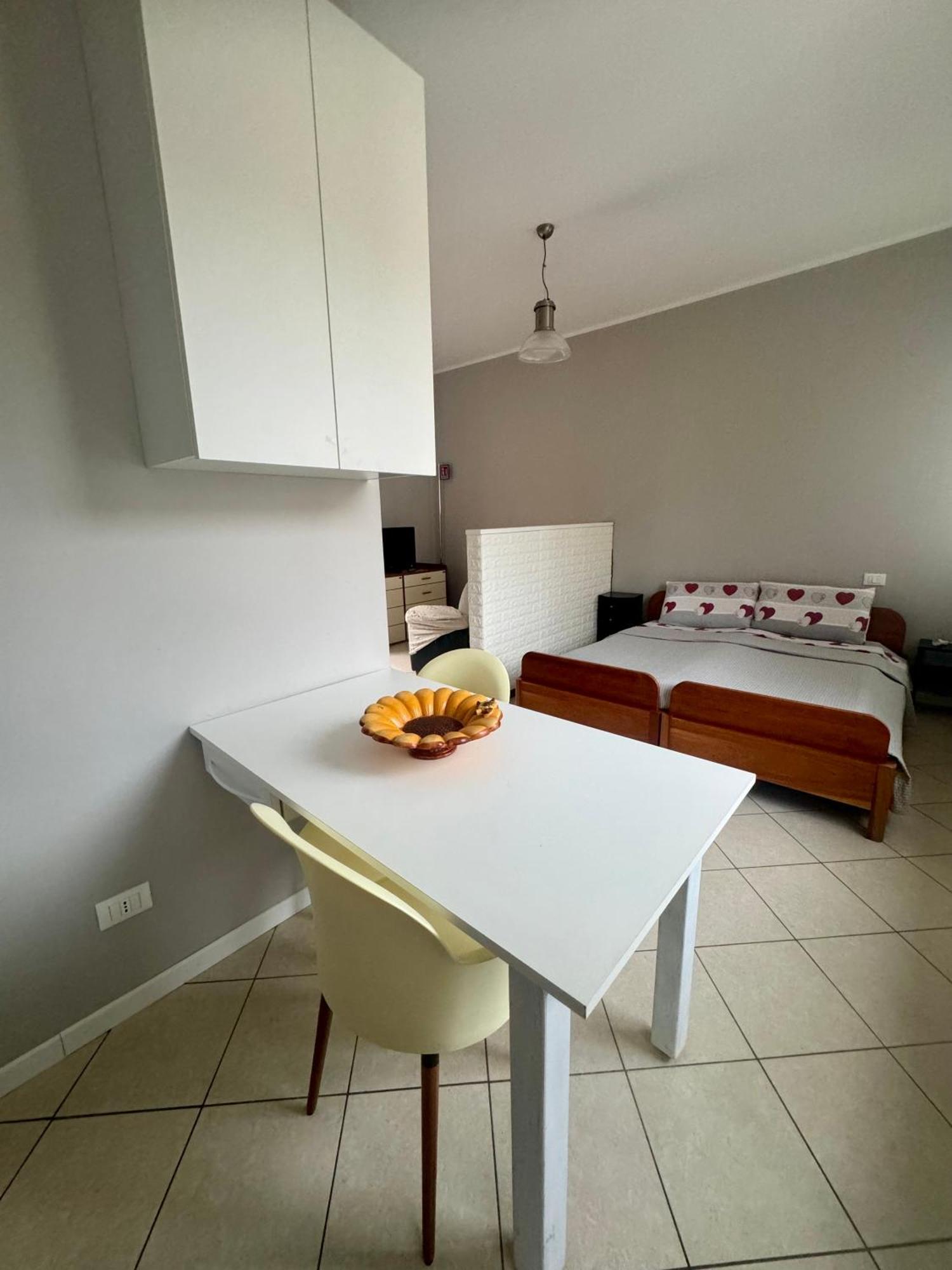 Casa Tito - Accogliente Monolocale A Due Passi Dalla Stazione Чезано-Мадерно Экстерьер фото